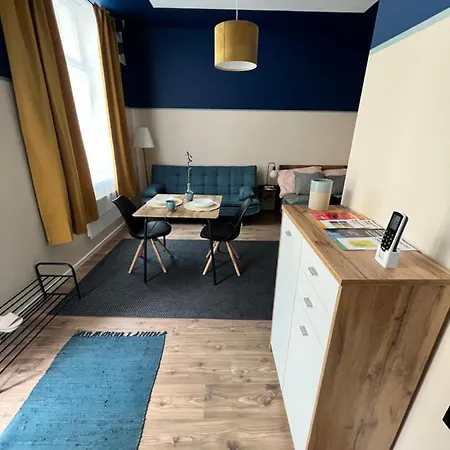 A One And A Blue One At Kalvin Square Apartament Budapesta