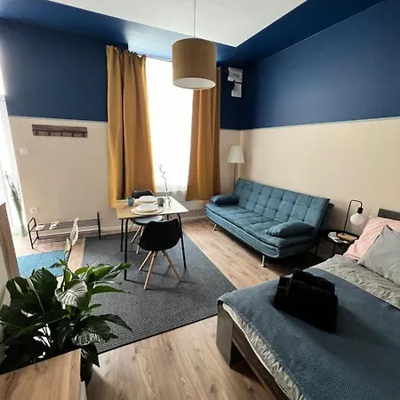 A One And A Blue One At Kalvin Square Apartament Budapesta